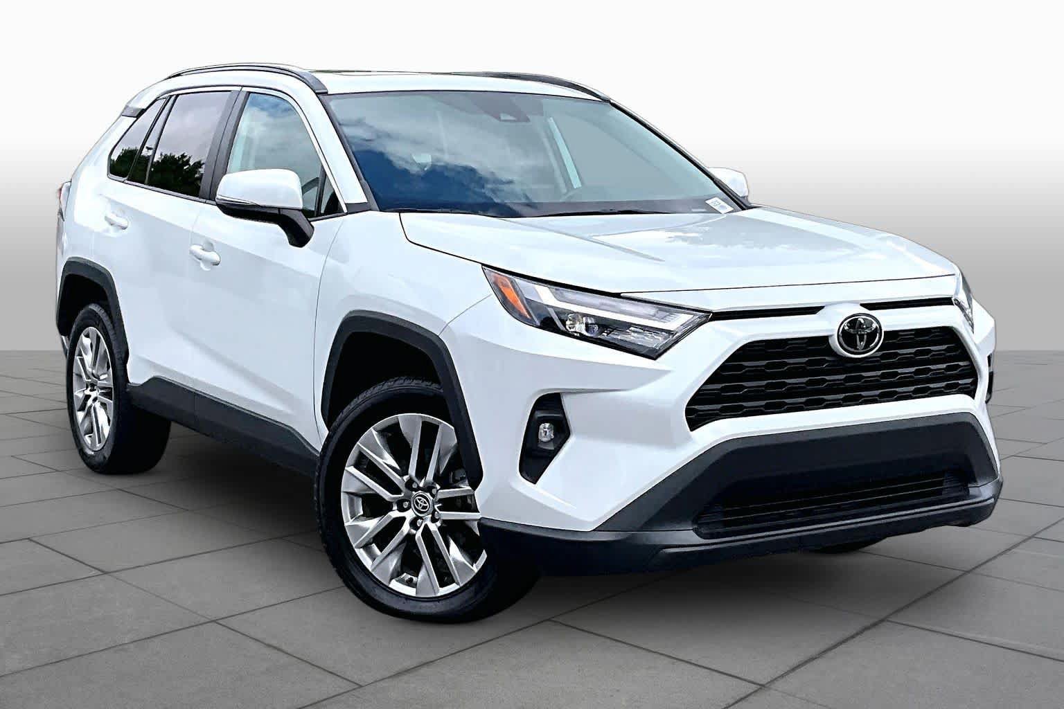 Used 2023 Toyota RAV4 XLE Premium FWD image 3