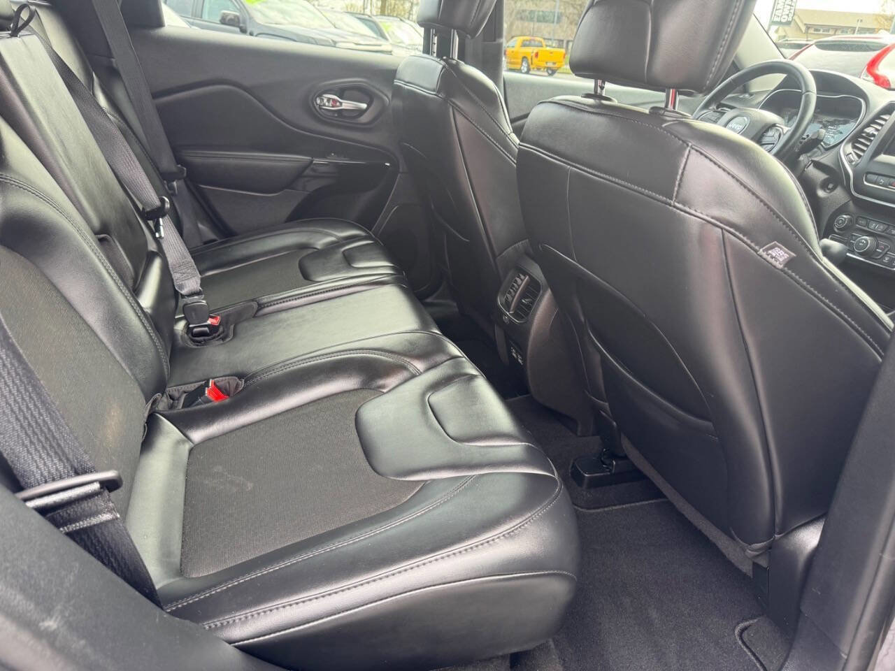 Used 2021 Jeep Cherokee Latitude Plus image 11