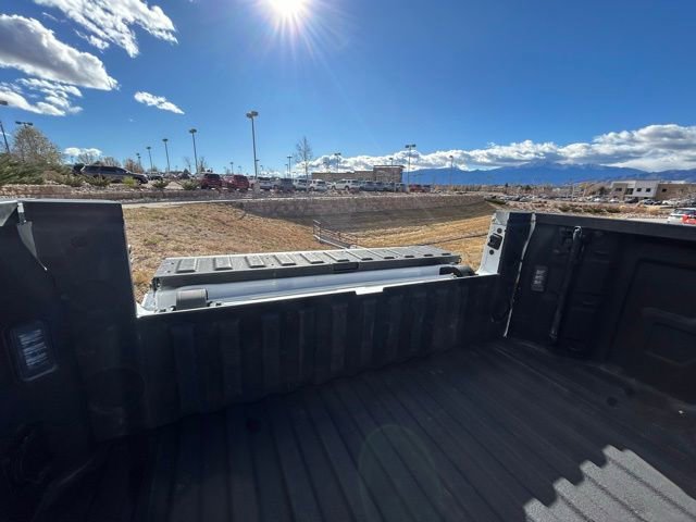 Used 2023 GMC Sierra 1500 AT4 w/ Technology Package image 29