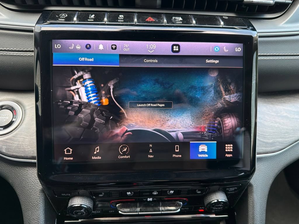 Certified 2023 Jeep Grand Cherokee Limited w/ Luxury Tech Group II AWD/4WD image 83