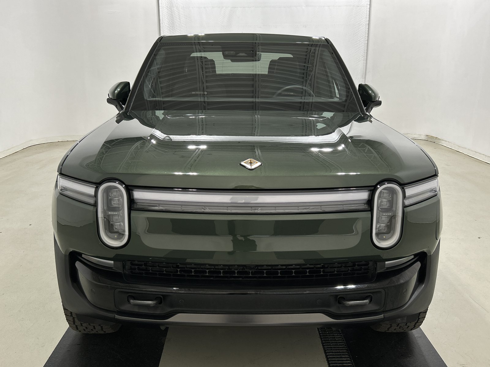 Used 2025 Rivian R1T Premium AWD/4WD image 8