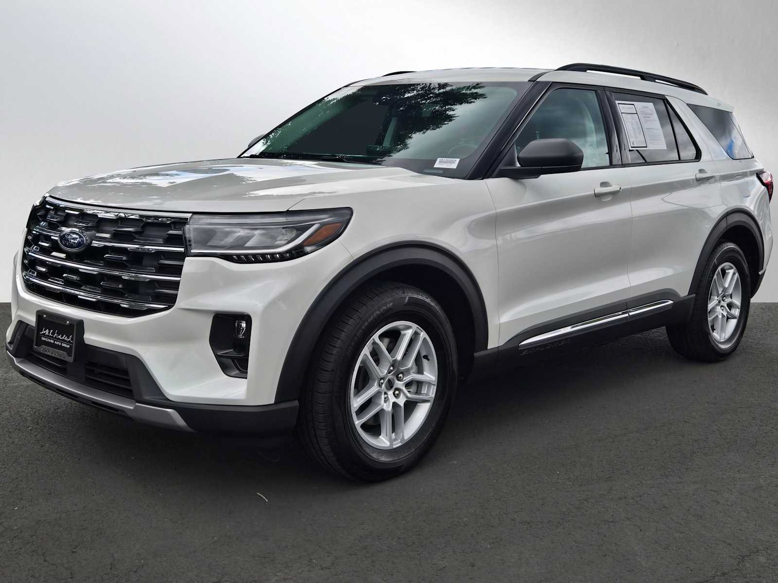 Used 2025 Ford Explorer Active w/ Active Comfort Package RWD image 7