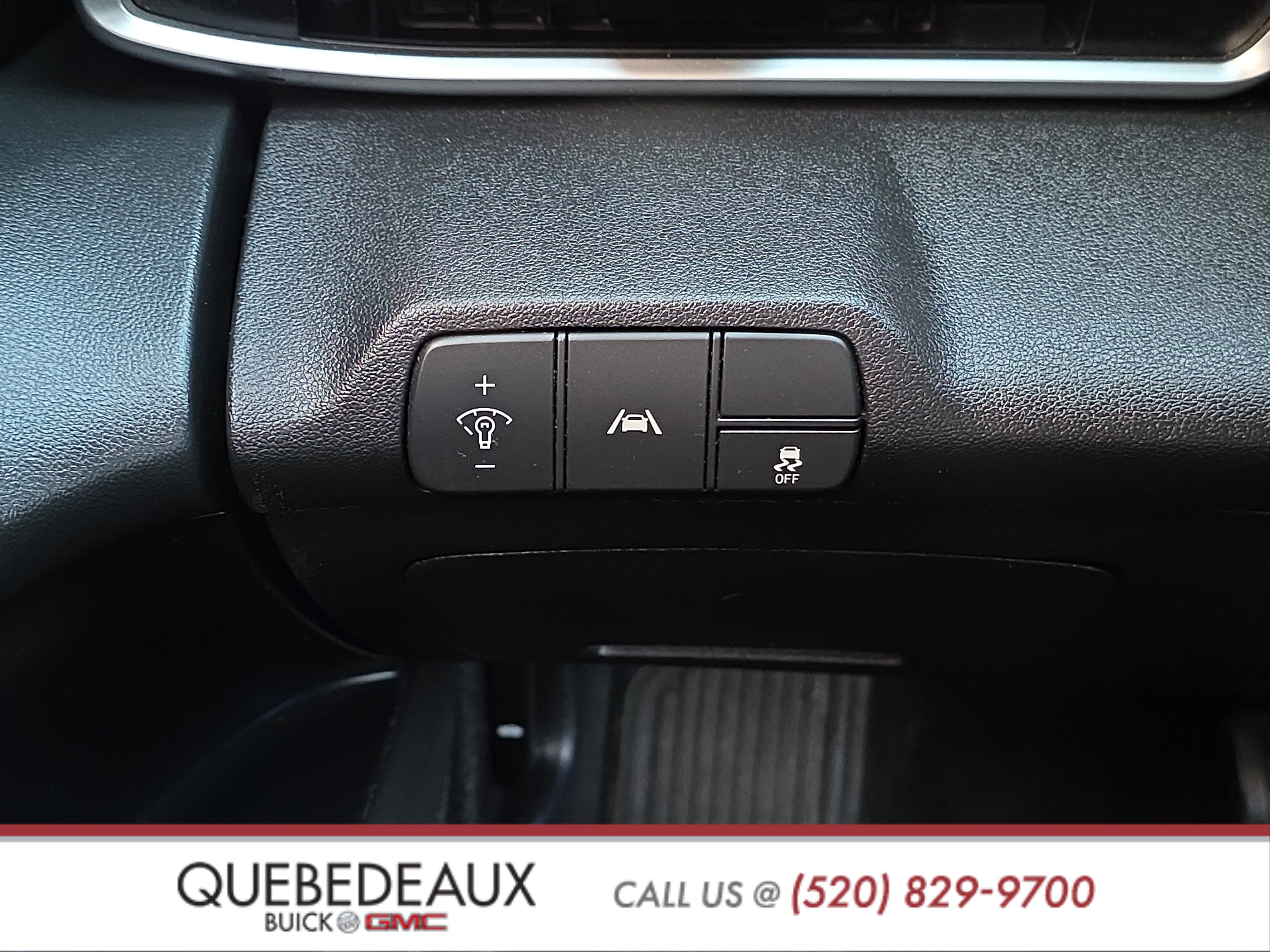 Used 2023 Hyundai Elantra SEL w/ Preferred Accessory Package FWD image 24