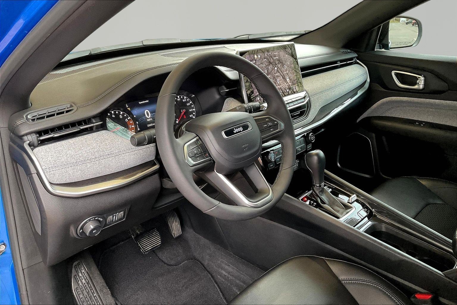 Used 2023 Jeep Compass Latitude image 17