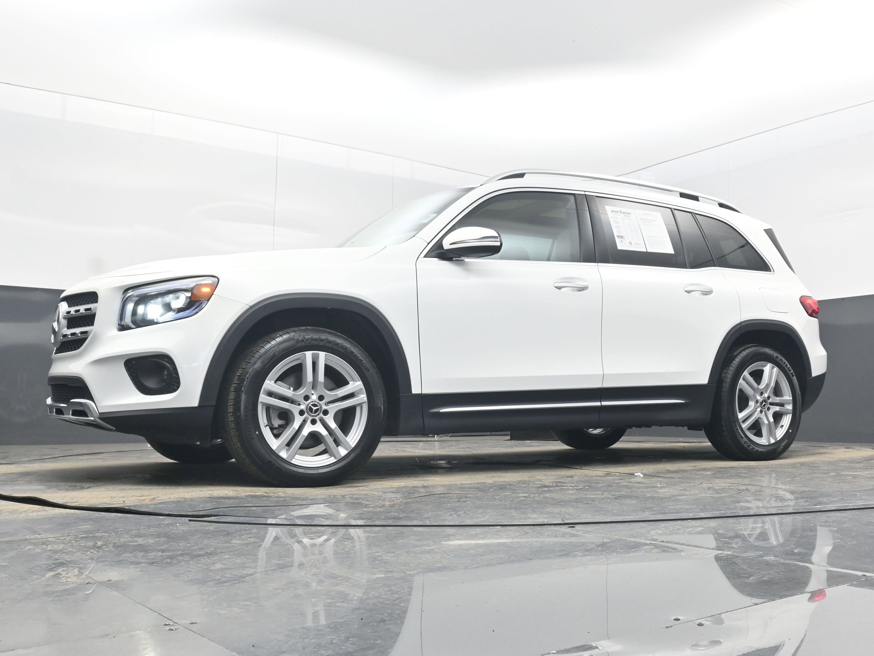 Used 2023 Mercedes-Benz GLB 250 4MATIC w/ Premium Package image 26
