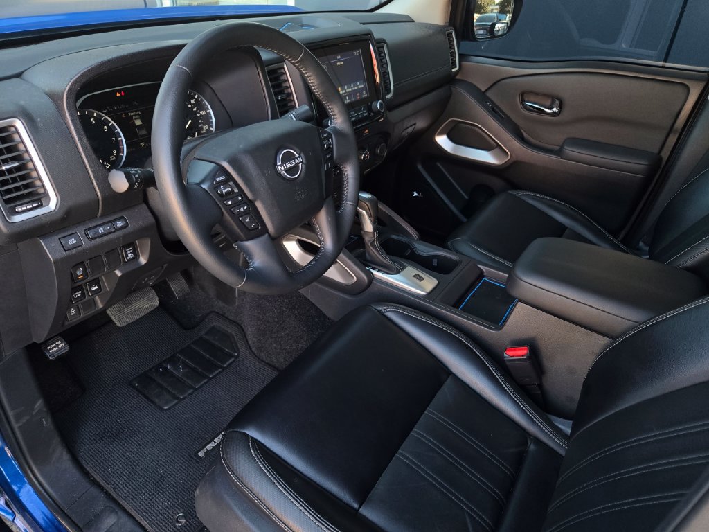 Used 2024 Nissan Frontier SL w/ Technology Package AWD/4WD image 11