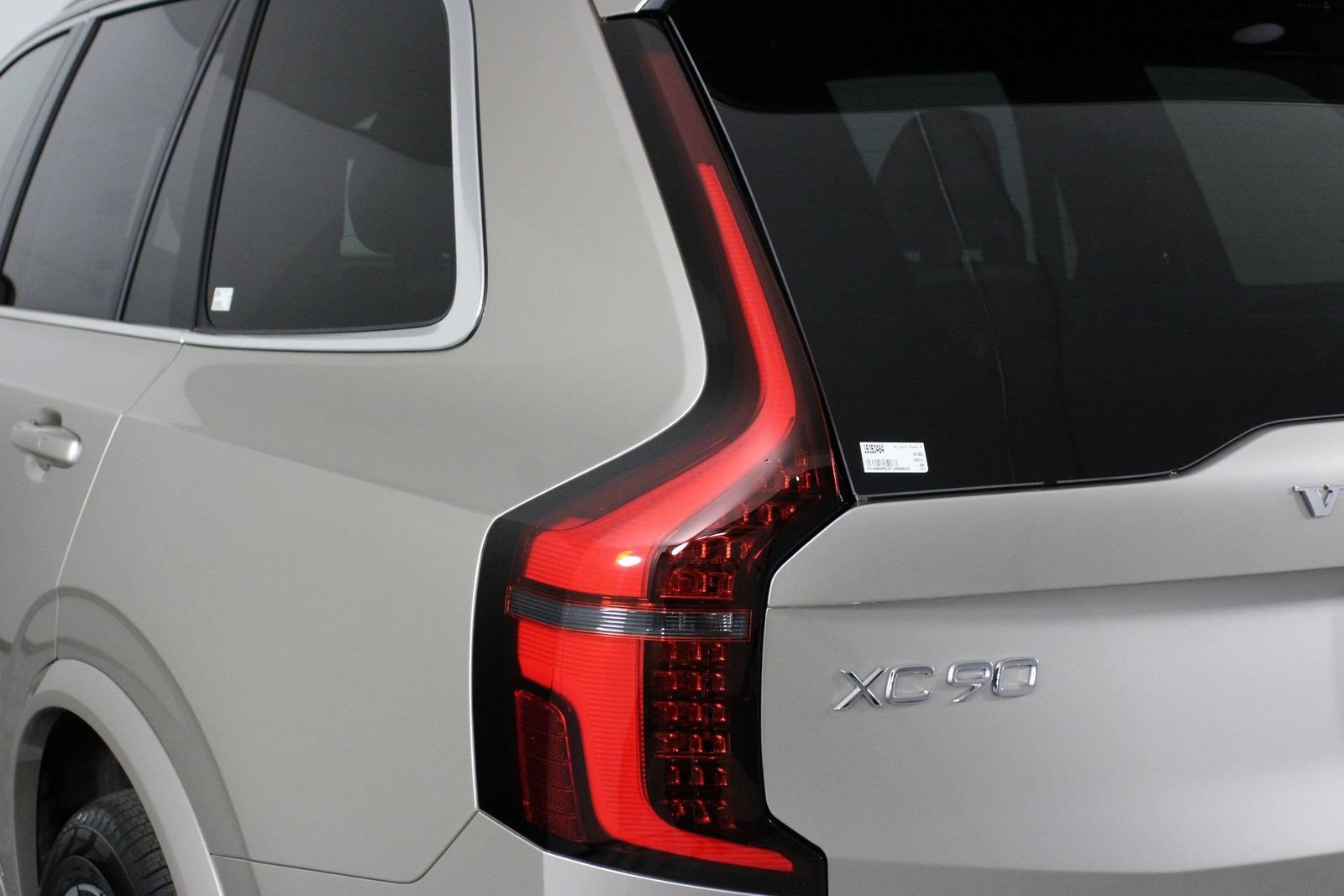 New 2026 Volvo XC90 T8 Plus w/ Protection Package Premier AWD/4WD image 15