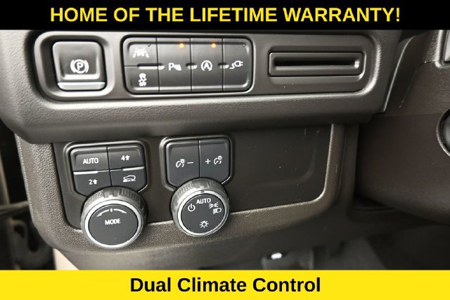 Used 2021 Chevrolet Tahoe LT w/ Luxury Package AWD/4WD image 16