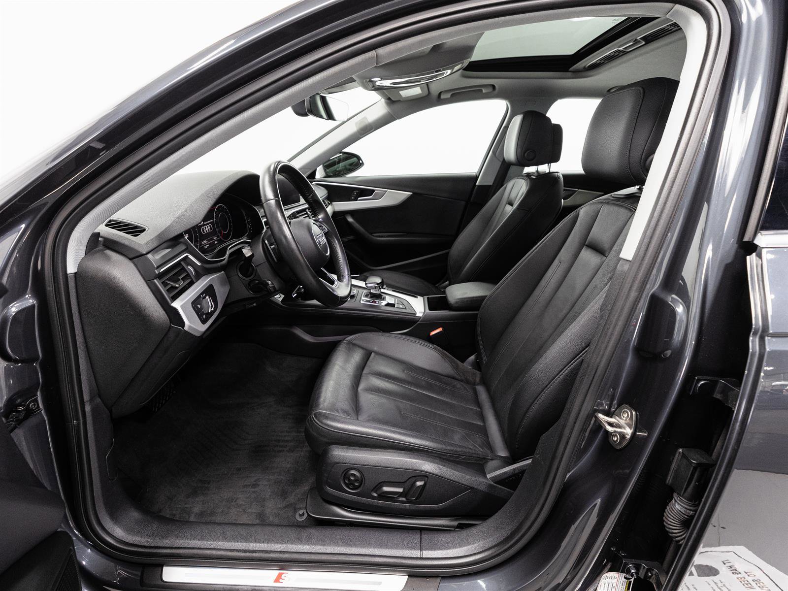 Used 2017 Audi A4 2.0T Premium Plus w/ Premium Plus Package image 4