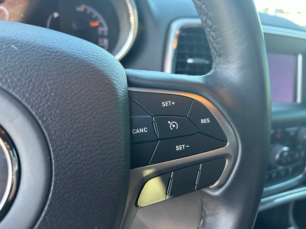 Used 2019 Jeep Grand Cherokee Laredo AWD/4WD image 16