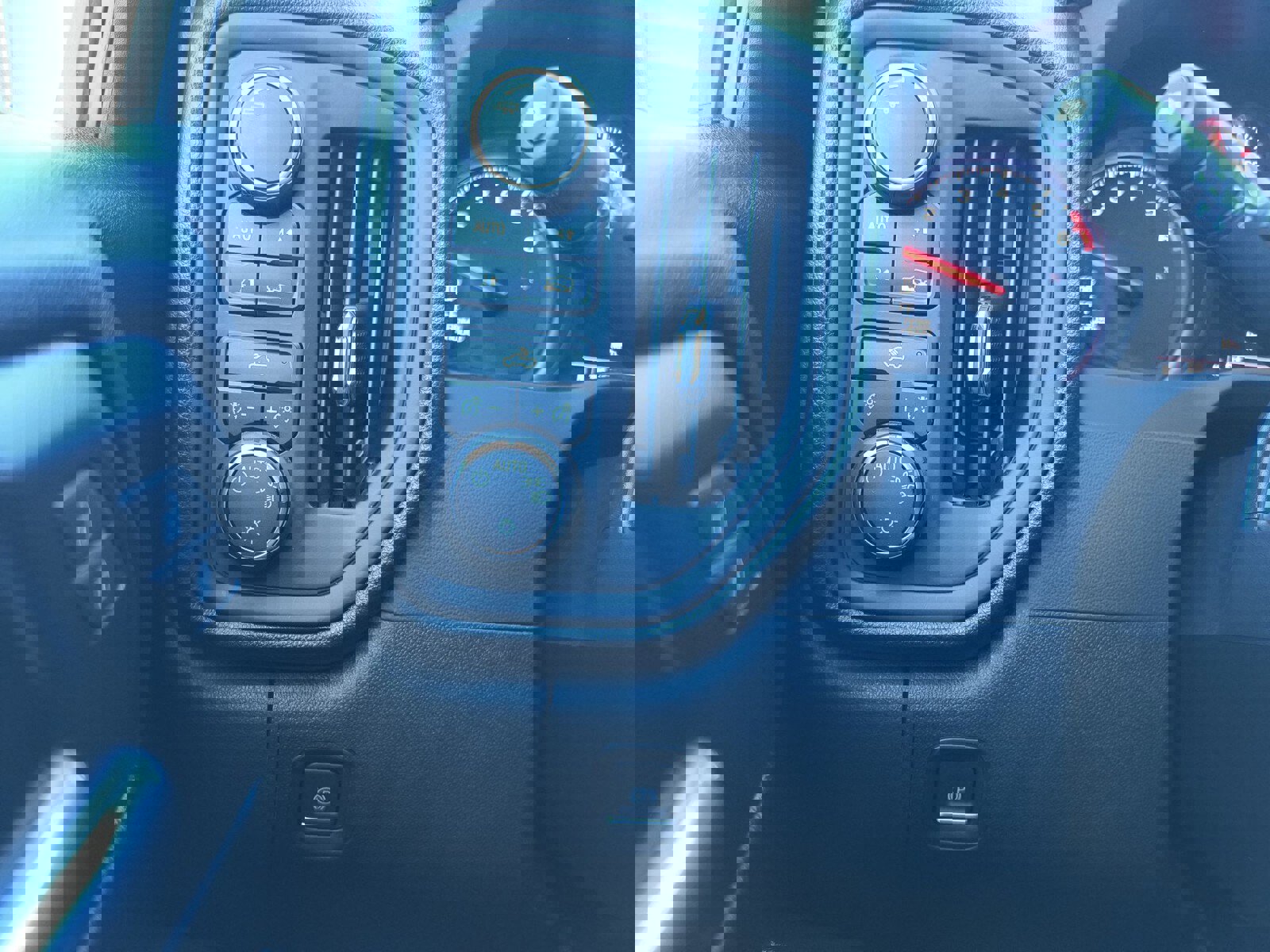 Used 2023 Chevrolet Silverado 1500 Custom image 16