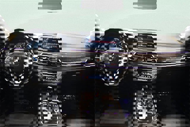 Used 2018 BMW 740i xDrive image 8