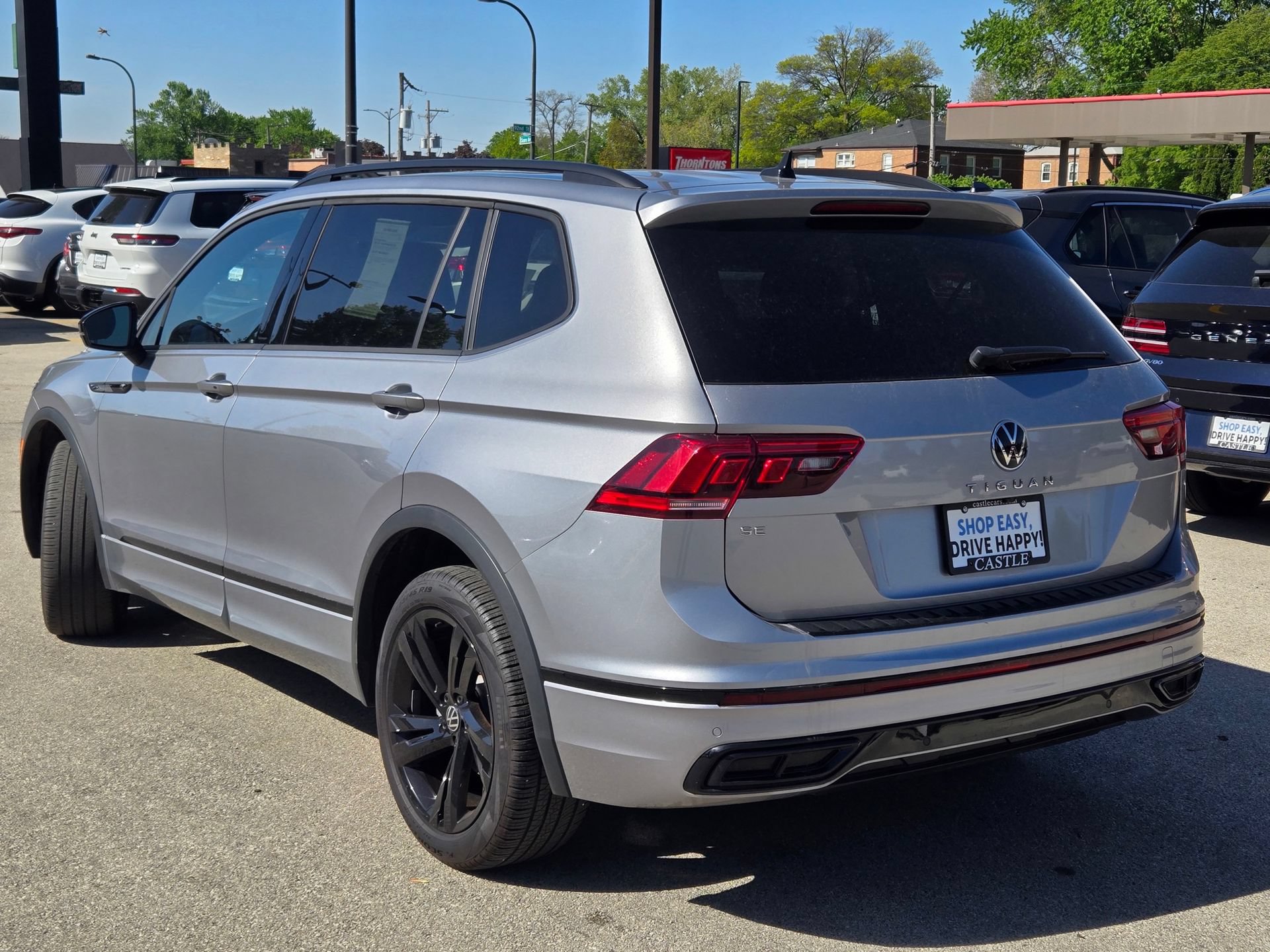 Used 2024 Volkswagen Tiguan SE R-Line w/ MDO Package, Three-Row FWD image 26