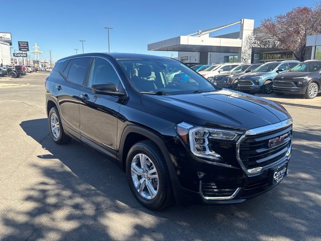 Used 2024 GMC Terrain SLE AWD/4WD image 3