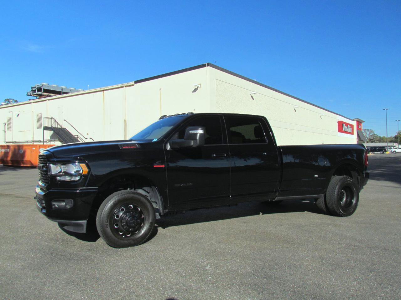 Used 2024 RAM 3500 Big Horn w/ Night Edition AWD/4WD image 6