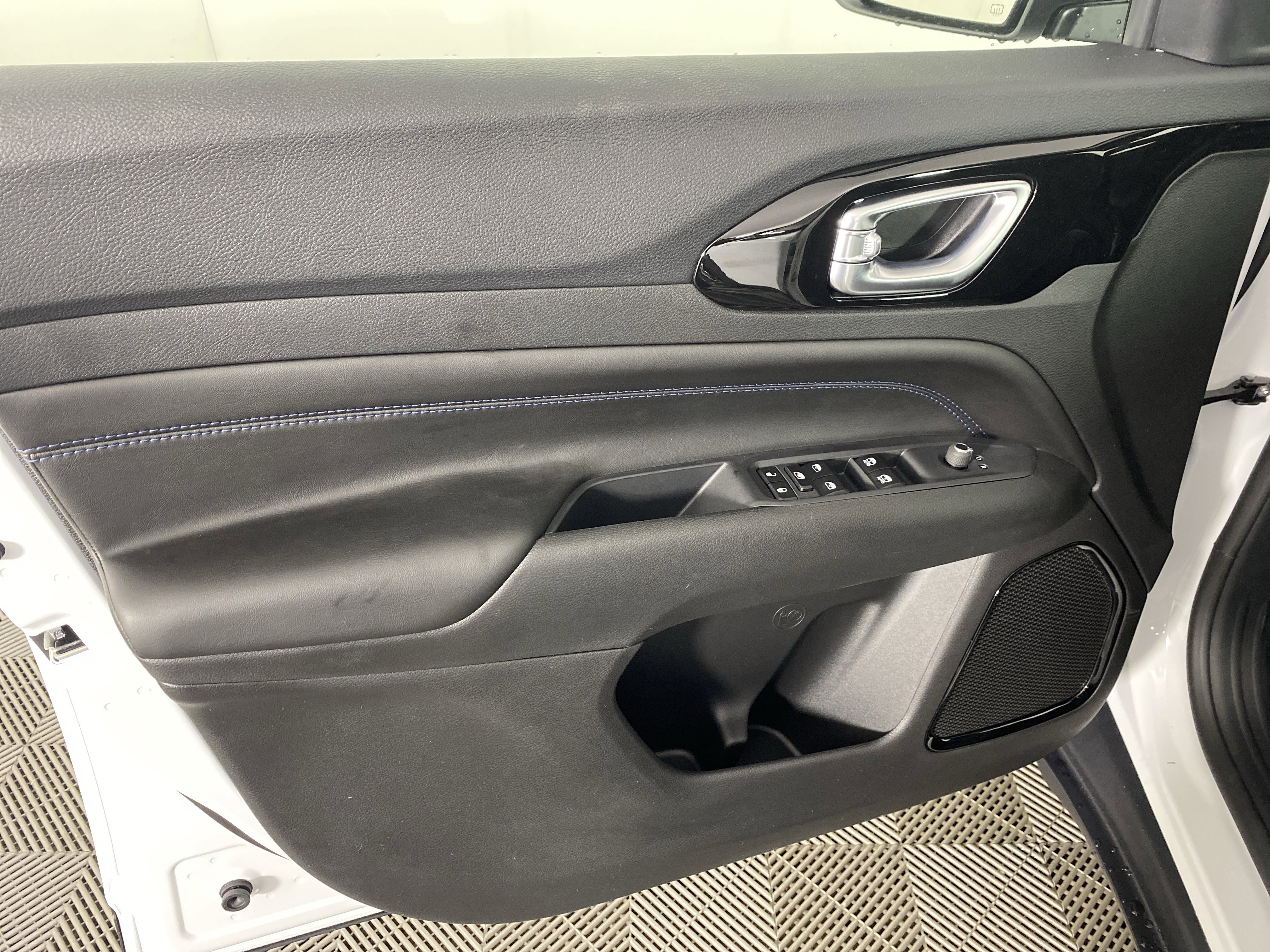 New 2026 Jeep Compass Limited image 12