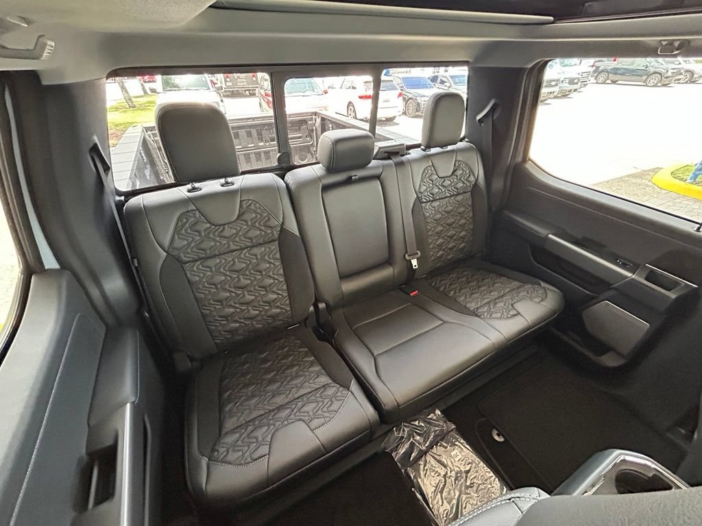 New 2026 Ford F250 Lariat w/ Black Appearance Package AWD/4WD image 31