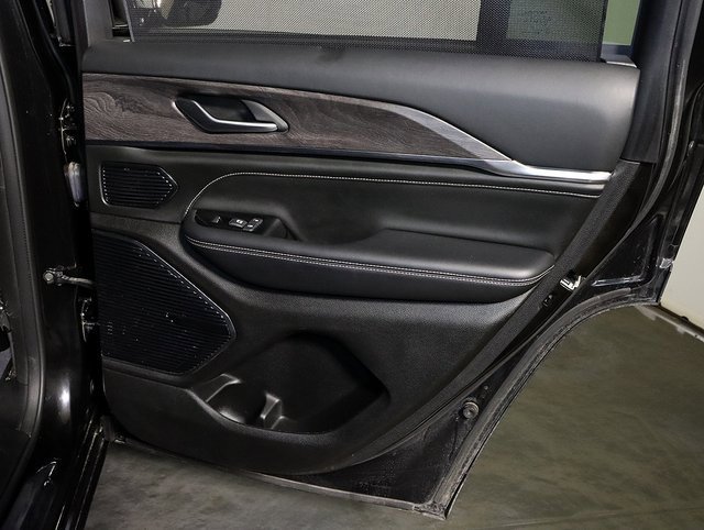 Used 2022 Jeep Grand Cherokee Overland w/ Luxury Tech Group IV image 33