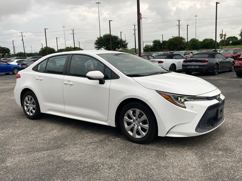 Used 2020 Toyota Corolla LE FWD image 3