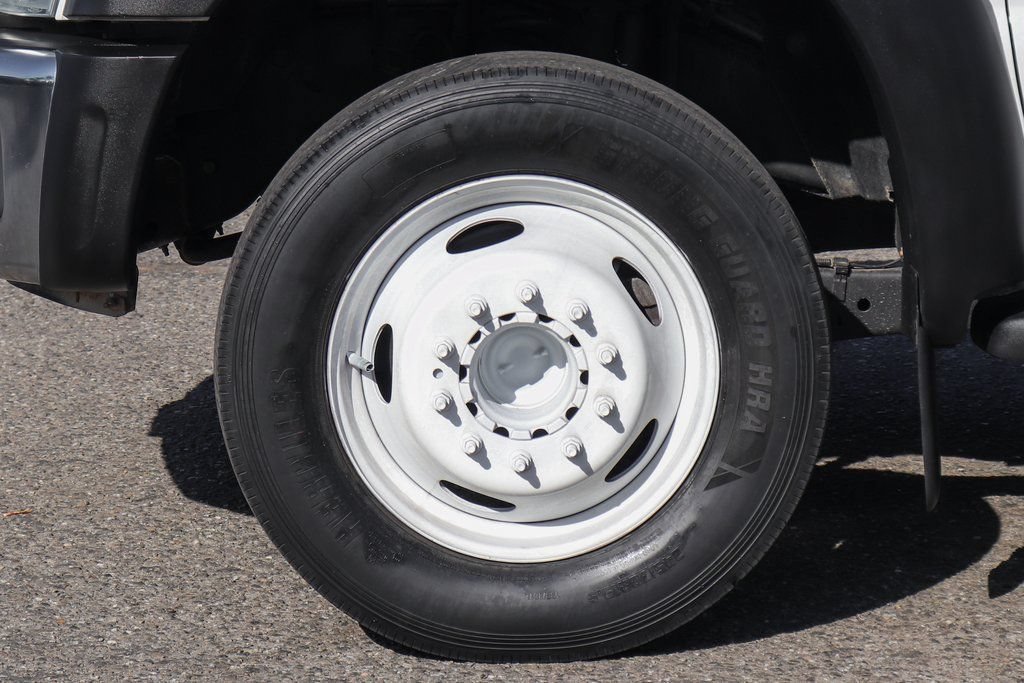 Used 2015 Ford F550 2WD Regular Cab Super Duty image 32