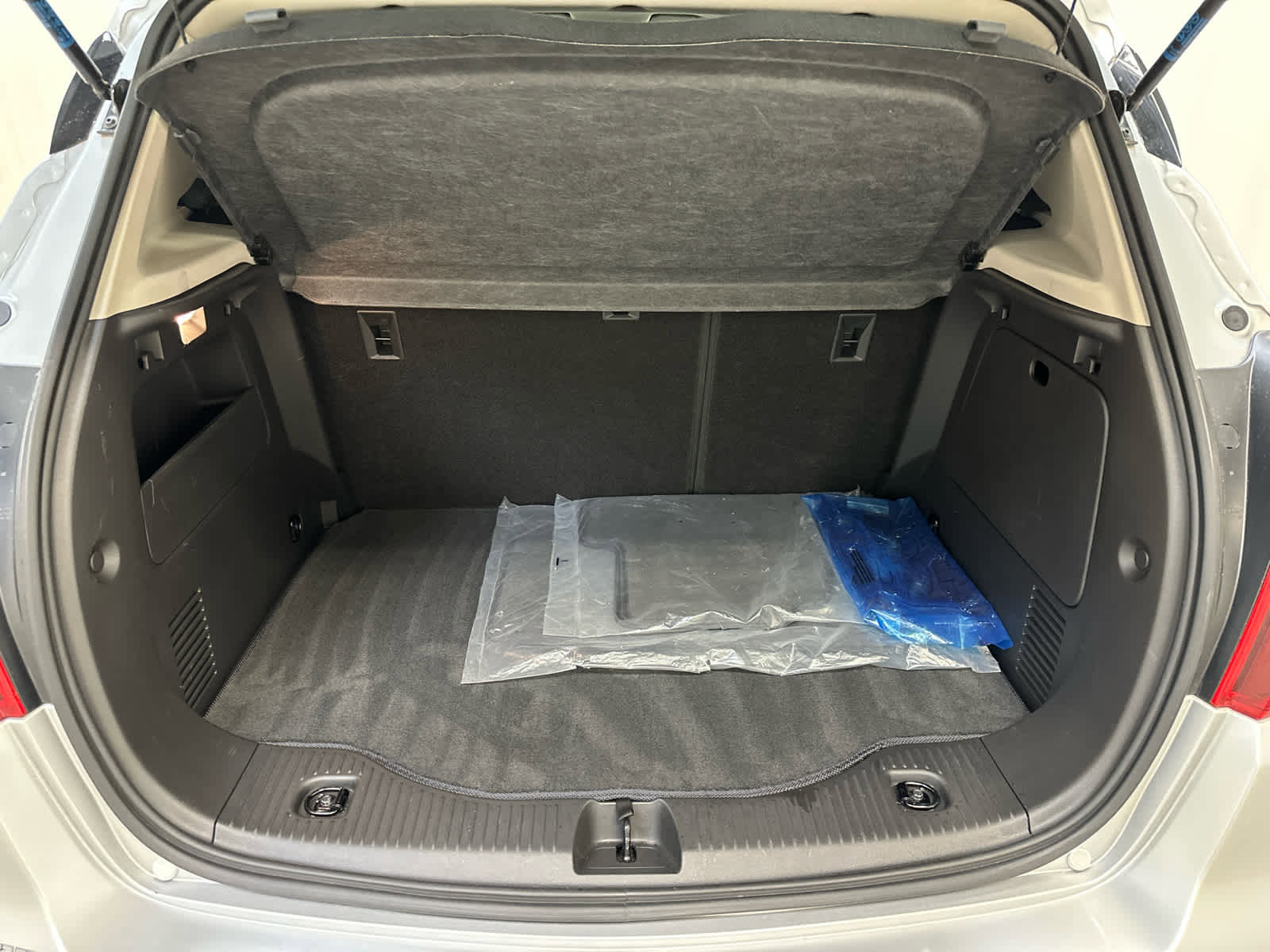 Certified 2022 Buick Encore Preferred w/ Safety Package image 24