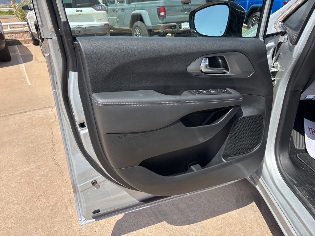 New 2026 Chrysler Voyager LX image 13