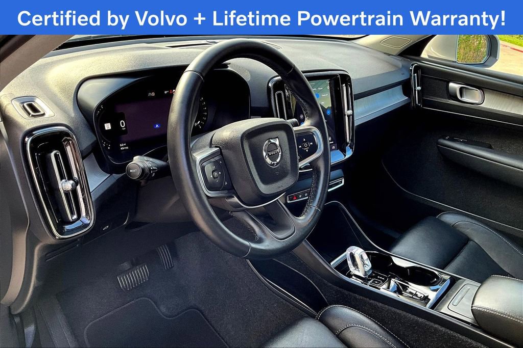 Used 2025 Volvo XC40 B5 Plus image 18