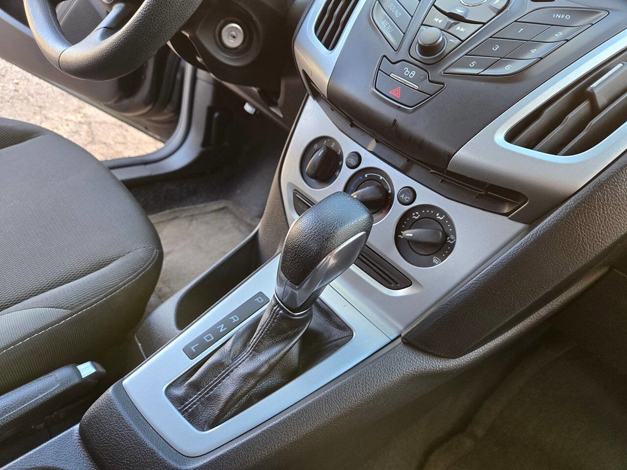 Used 2012 Ford Focus SE image 40