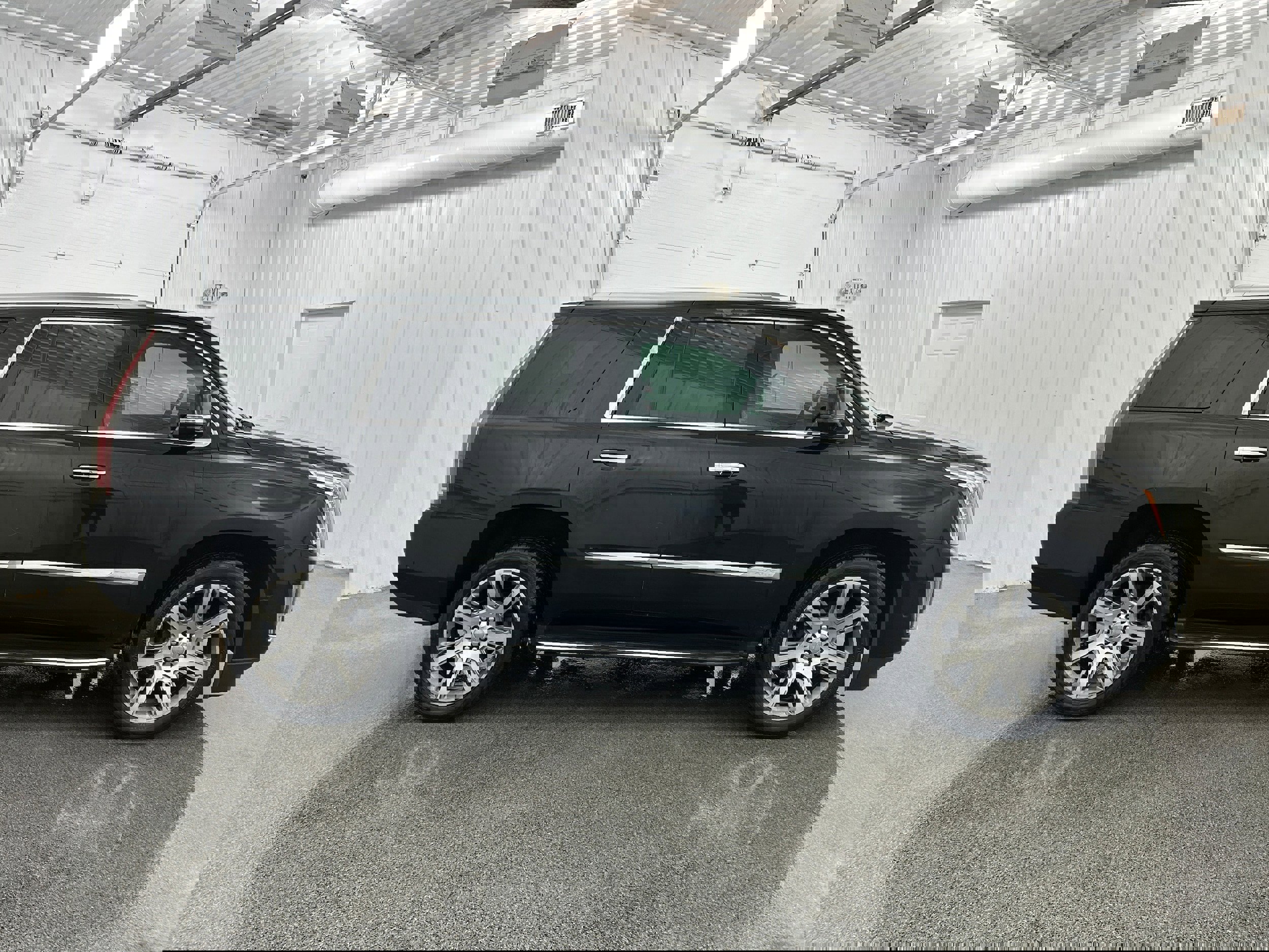 Used 2019 Cadillac Escalade Luxury AWD/4WD image 40