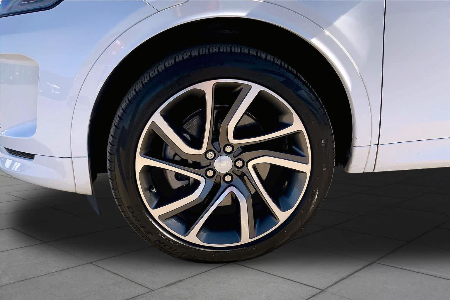 Used 2023 Land Rover Discovery Sport SE R-Dynamic AWD/4WD image 11