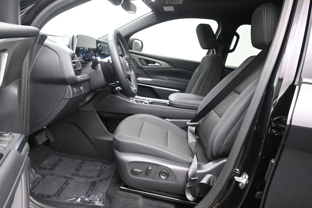 Used 2026 Chevrolet Traverse LT FWD image 14