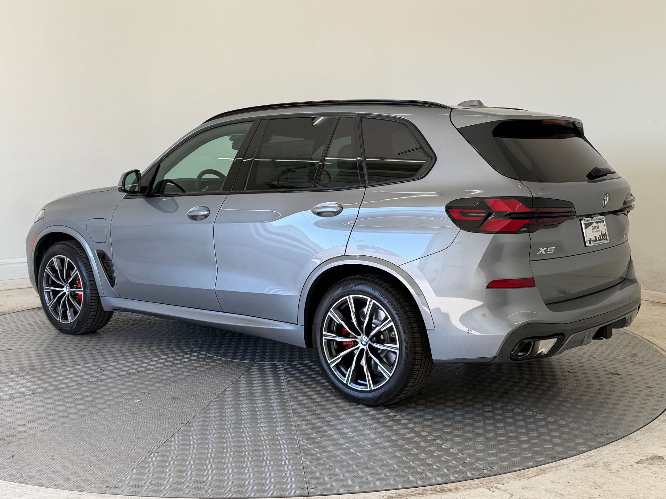 New 2026 BMW X5 xDrive50e w/ M Sport Package image 3