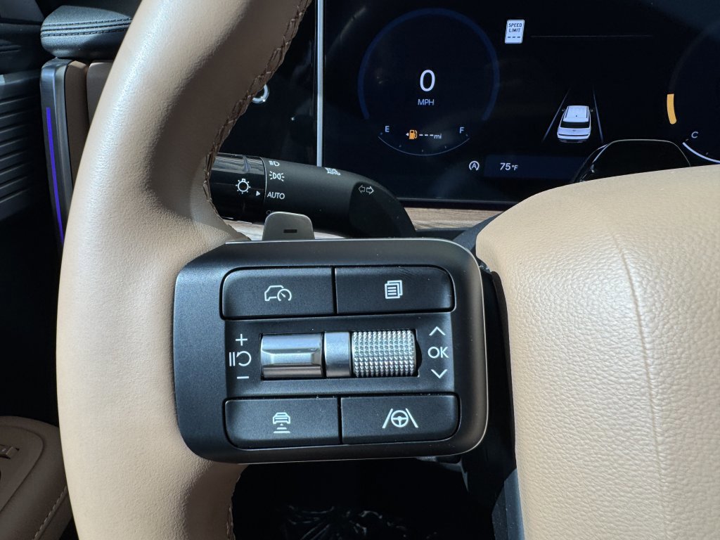 Used 2024 Hyundai Santa Fe Limited image 29