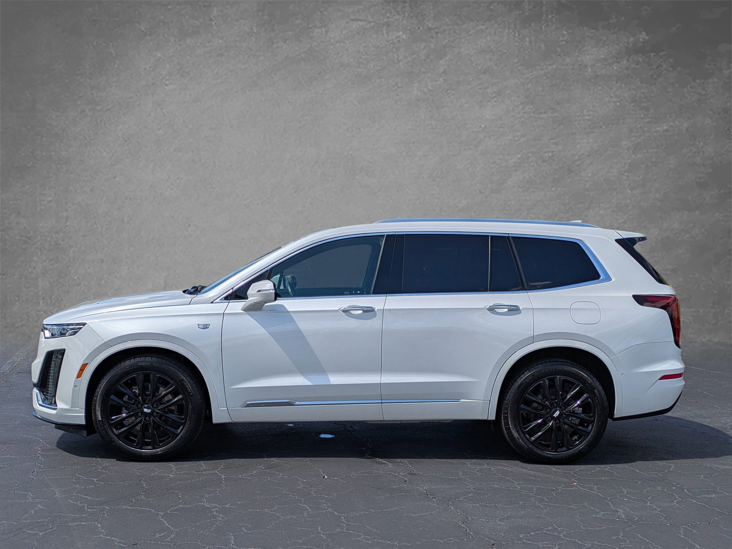 Certified 2023 Cadillac XT6 Premium Luxury w/ Platinum Package image 3