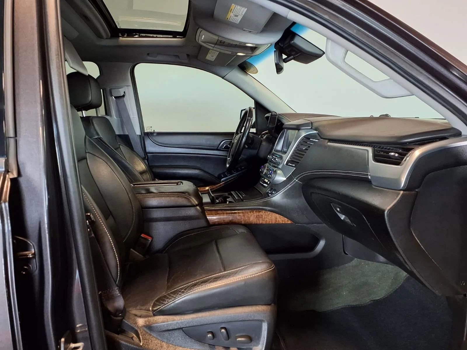 Used 2015 Chevrolet Tahoe LTZ AWD/4WD image 11