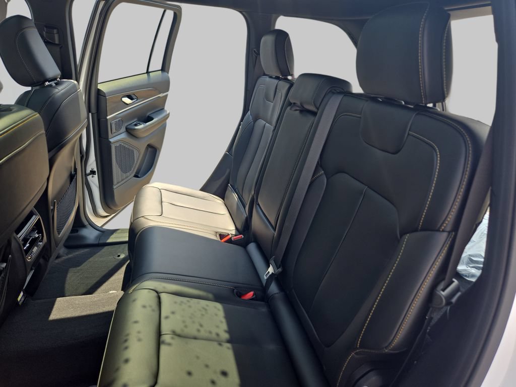New 2026 Jeep Grand Cherokee Limited AWD/4WD image 16