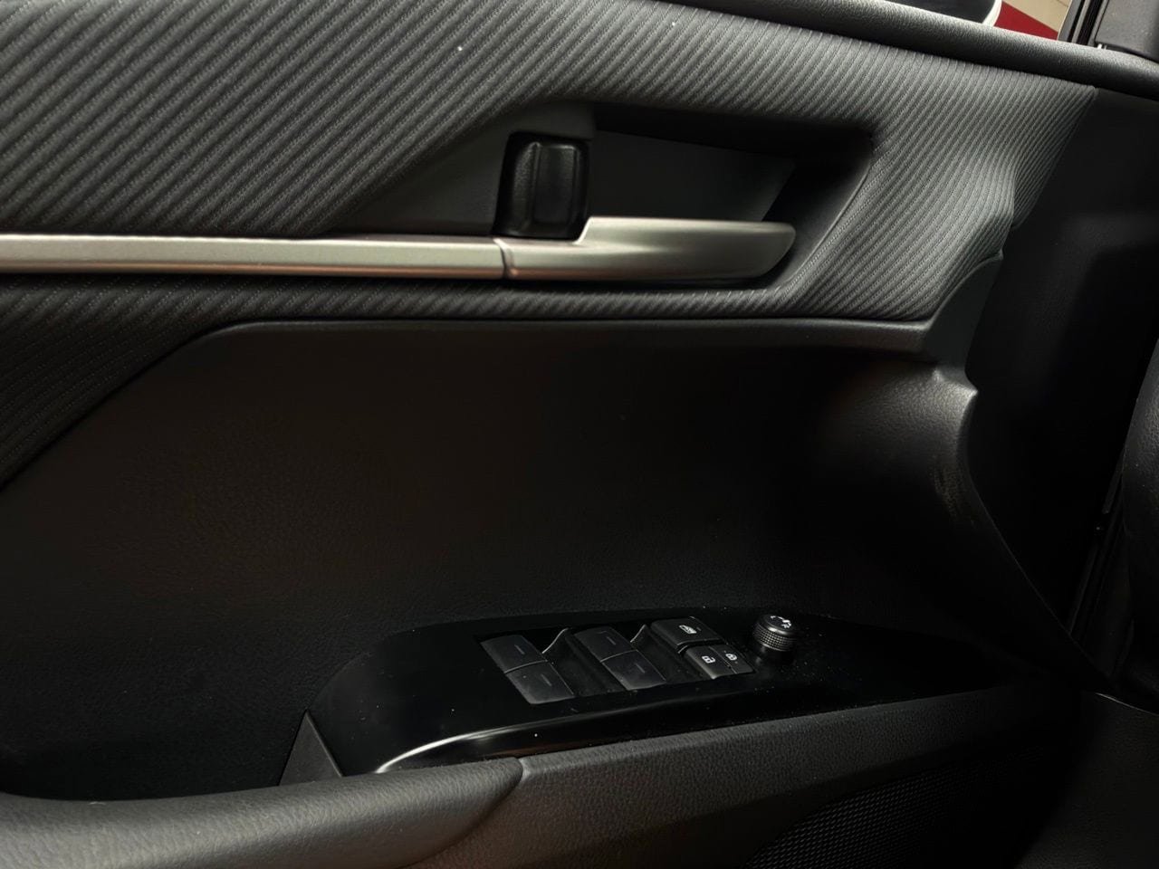 Used 2025 Toyota Camry SE FWD image 21