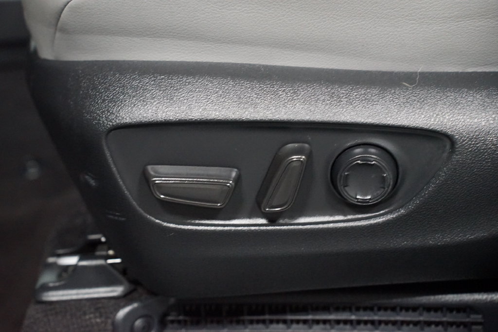 Certified 2025 Toyota Sienna XLE FWD image 34