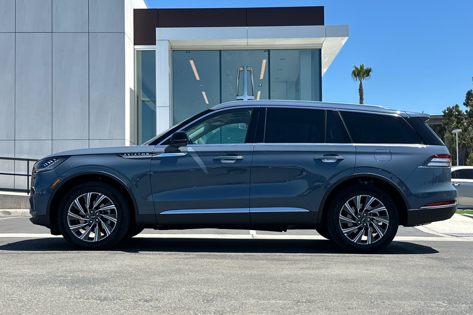 New 2026 Lincoln Aviator AWD image 6