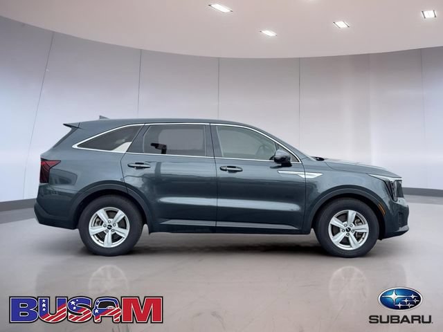 Used 2024 Kia Sorento LX FWD image 3