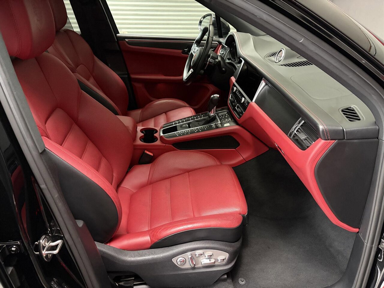 Used 2020 Porsche Macan GTS AWD/4WD image 37