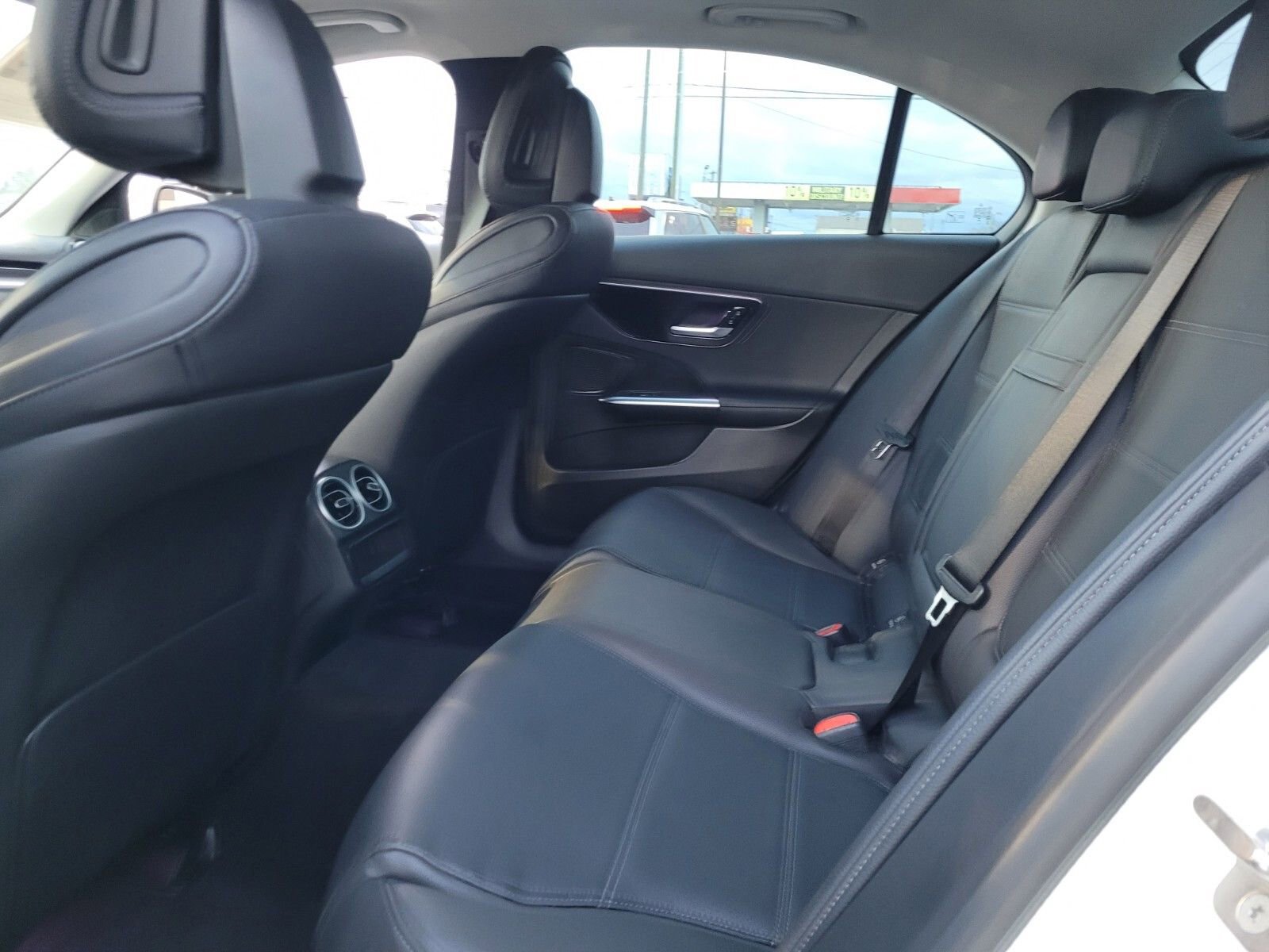 Used 2025 Mercedes-Benz C 300 Sedan image 5