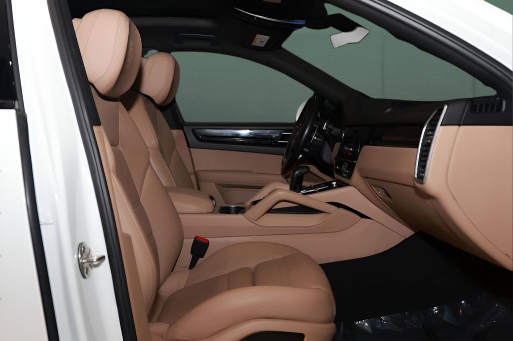 Used 2021 Porsche Cayenne S w/ Premium Package Plus image 15