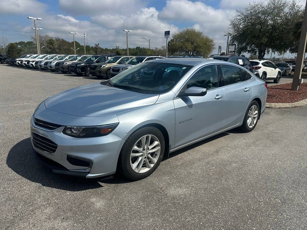 Used 2017 Chevrolet Malibu LT w/ Driver Confidence Package image 11
