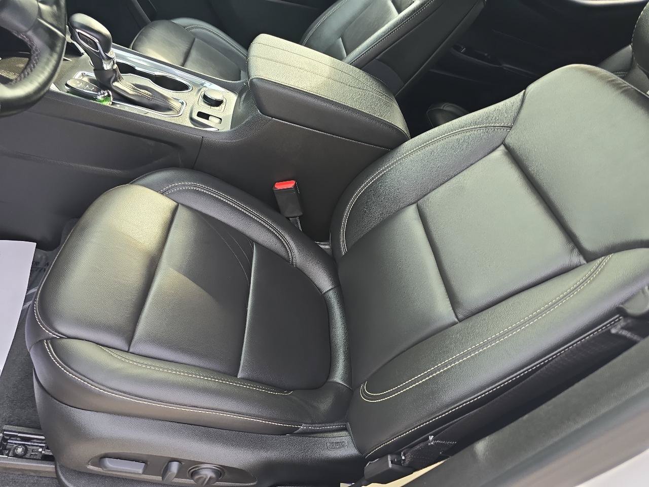 Used 2023 Chevrolet Traverse LT FWD image 25