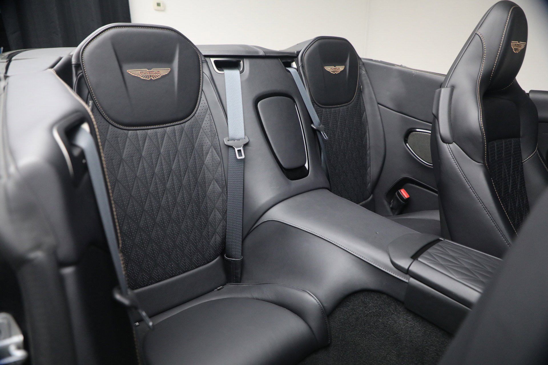 Used 2024 Aston Martin DB12 Convertible RWD image 36