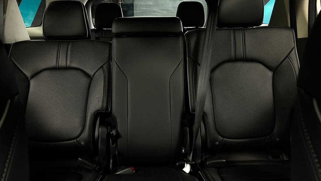 Used 2025 Honda Pilot Elite image 16