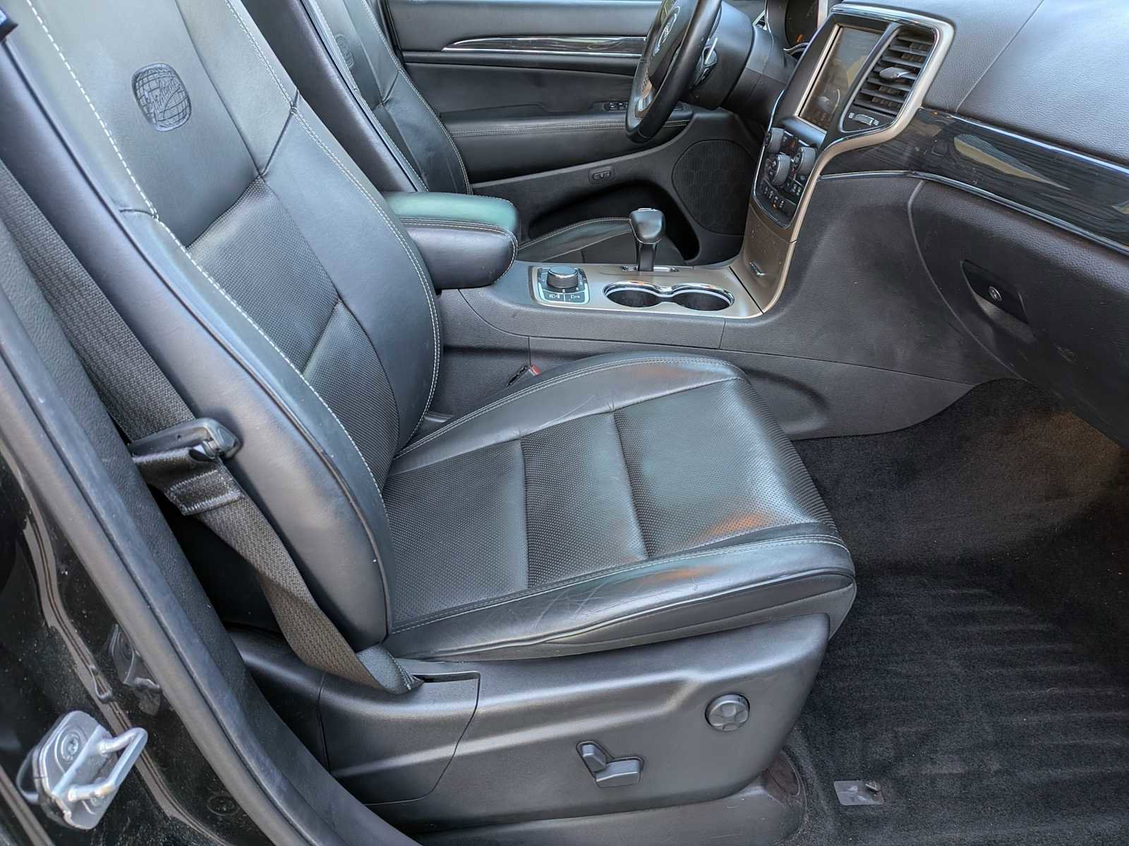 Used 2014 Jeep Grand Cherokee Overland w/ Advanced Technology Group image 21