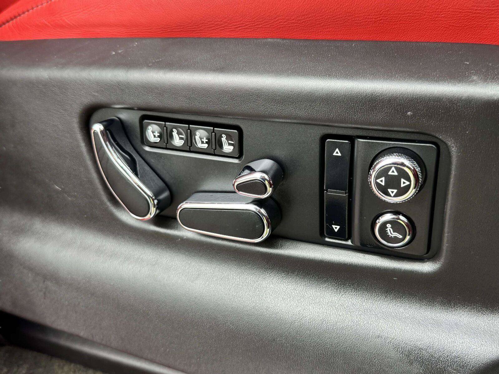 Used 2018 Bentley Bentayga AWD/4WD image 95