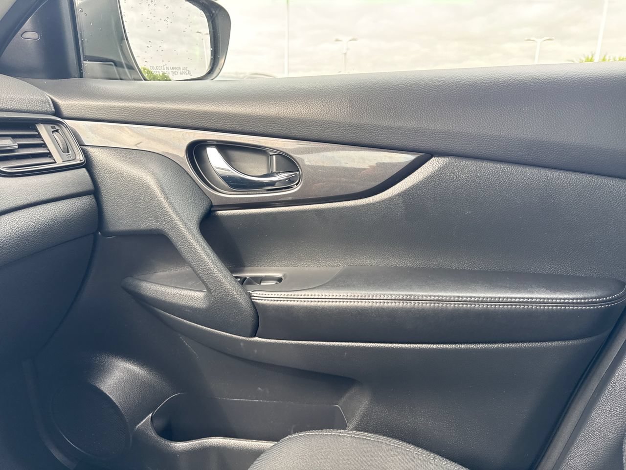 Used 2020 Nissan Rogue S AWD/4WD image 23